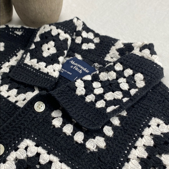 Abercrombie & Fitch Boho Crochet Knit Short Sleeve Button Up Shirt (Black/White) - Picture 7 of 16